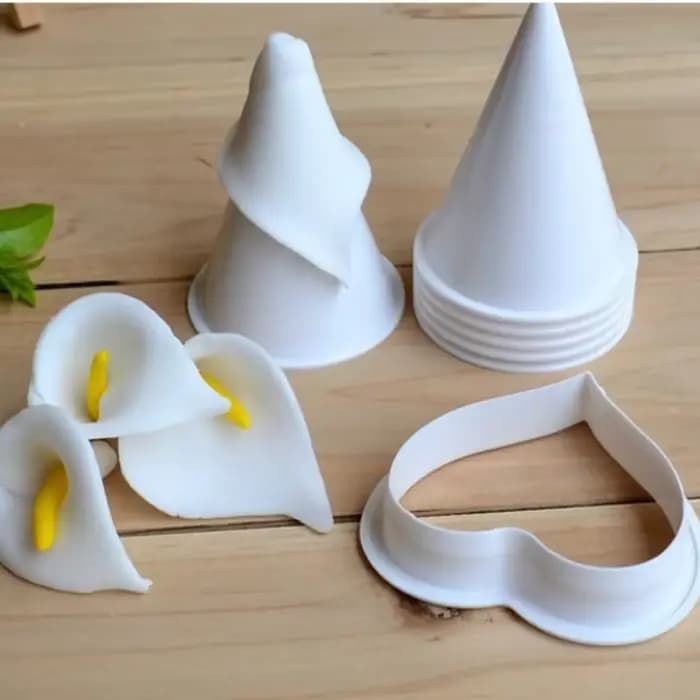 Moule à gâteau en plastique fleur de lys Calla, emporte-pièce, décoration de gâteau, outil de cuisson de mariage bricolage, 7 pièces/ensemble