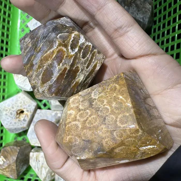 1 pièce de jade corail de haute qualité |   Forme libre avec motifs uniques, forme irrégulière, parfaite pour les bijoux et la décoration intérieure