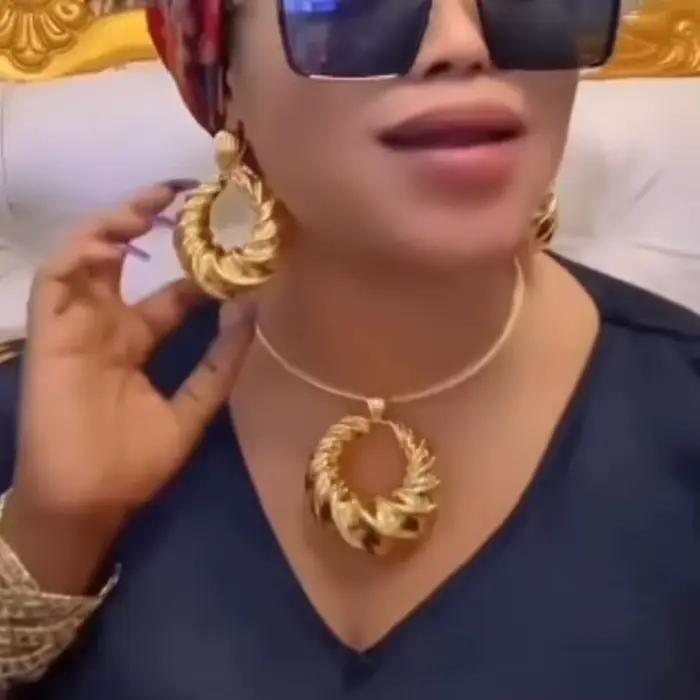 Ensemble de bijoux en or Dubai pour femmes, collier et boucle d'oreille, pendentif tendance, fête de mariage, cadeau de qualité pour patients, FHK16778