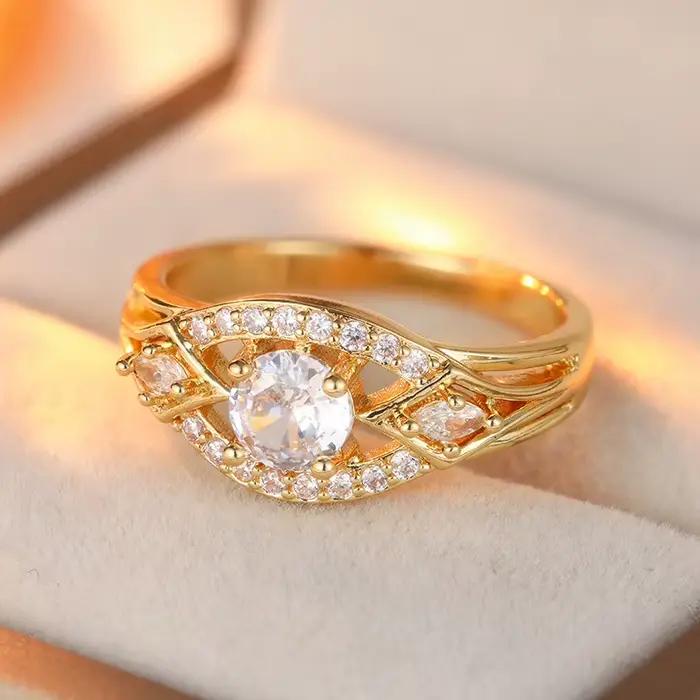 Bague de fiançailles de luxe légère, incrustation de zircon cubique exquis, bague classique plaquée or, bijoux de mariage pour femmes