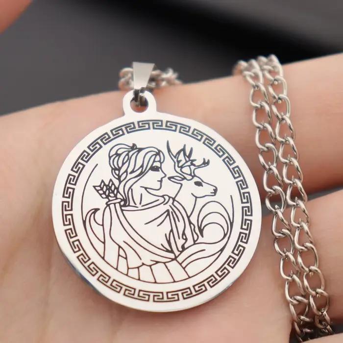 Collier pendentif rond vintage en acier inoxydable, déesse de la chasse grecque des Prairies, Artemis, accessoires Hip Hop, bijoux à la mode