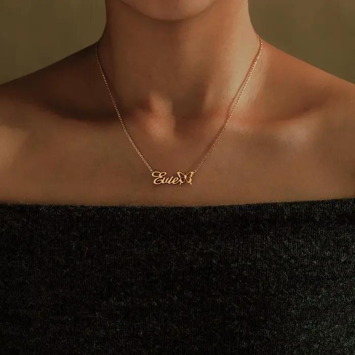 Collier avec nom personnalisé avec papillon, couleur or, nom personnalisé, bijoux minimalistes, cadeau de noël pour fille