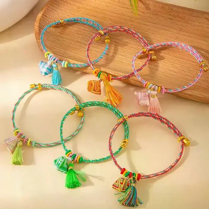 Bracelet tressé fait main avec breloque pompon, réglable et coloré, pour femme, bijoux de festival