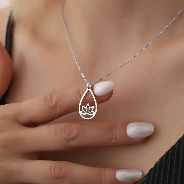 Collier pendentif goutte d'eau en forme de fleur de Lotus, délicat, en acier inoxydable plaqué or, bijoux de méditation et de Yoga