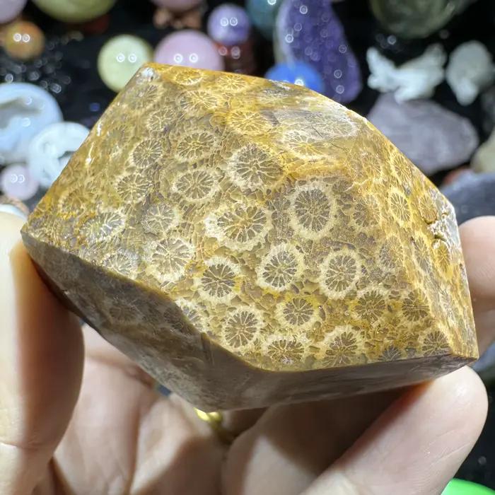 1 pièce de jade corail de haute qualité |   Forme libre avec motifs uniques, forme irrégulière, parfaite pour les bijoux et la décoration intérieure