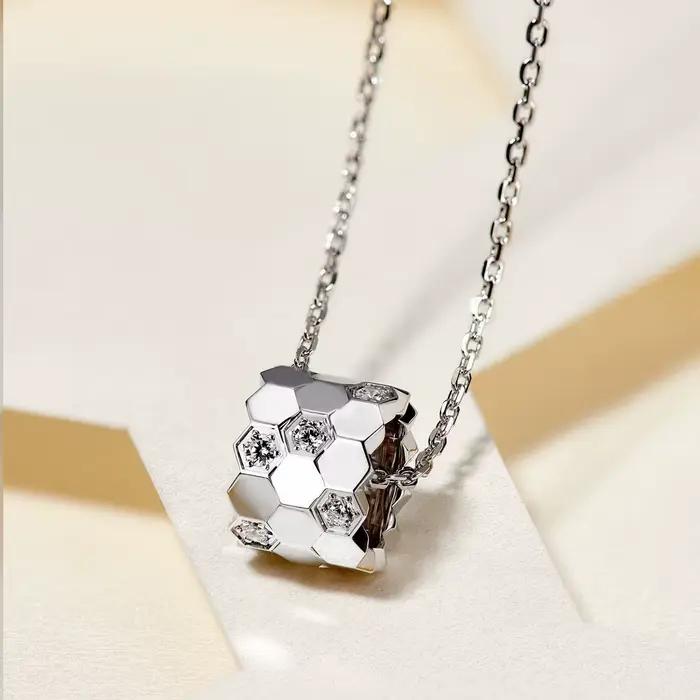 S 925 argent sterling diamant clouté or 18 carats premium CNC série nid d'abeille charmant collier pour femme. Abeille mon amour