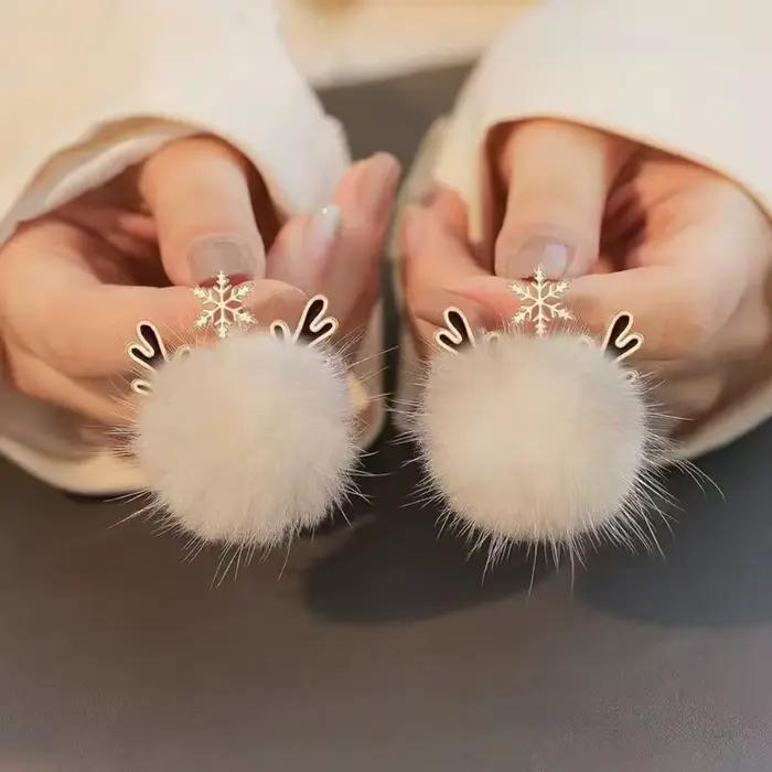 Nouvelles Boucles d'oreilles pendantes en peluche mignonnes et douces pour femme, motif élan et flocon de neige, accessoire de Noël, cadeau