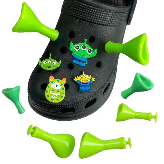 Ensemble de breloques de chaussures avec oreilles Shrek, 2 pièces, accessoires sabots, sandales, accessoires de chaussures de jardin, dessin animé drôle Jibzt pour enfants, cadeau de fête
