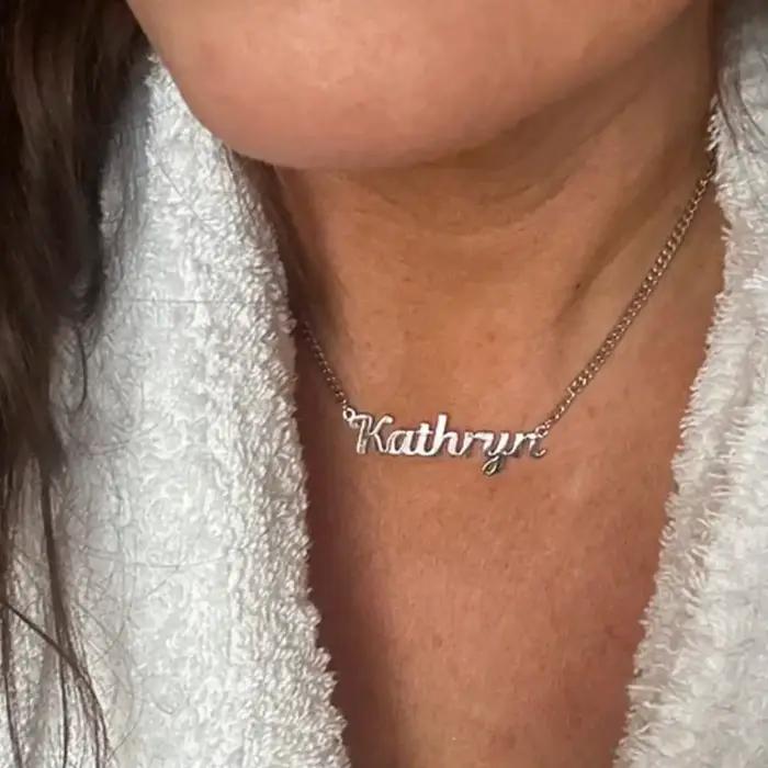 Collier personnalisé avec nom en or 18 carats avec chaîne gourmette, collier avec nom gothique personnalisé, cadeau d'anniversaire pour elle, cadeau de Noël pour elle