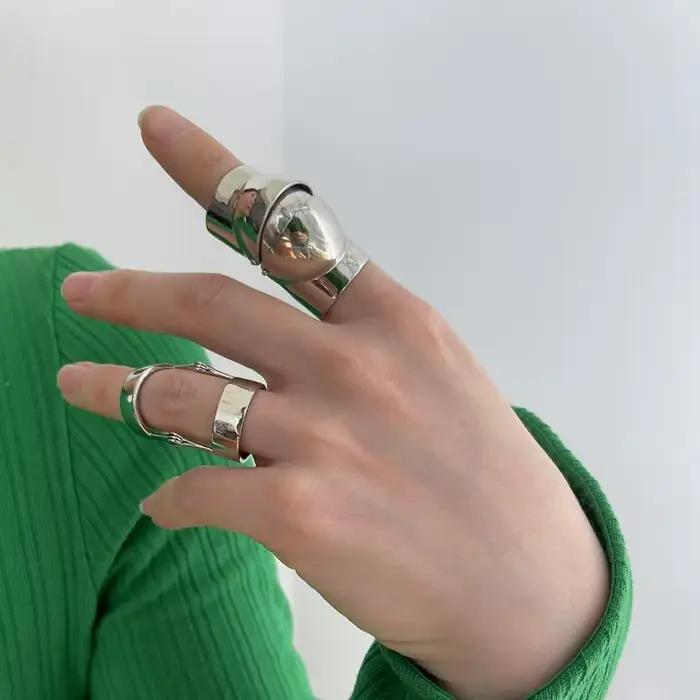 Conception de bague en argent pur avec joint de doigt d'index d'armure, bague haut de gamme et réglable pour hommes Ins