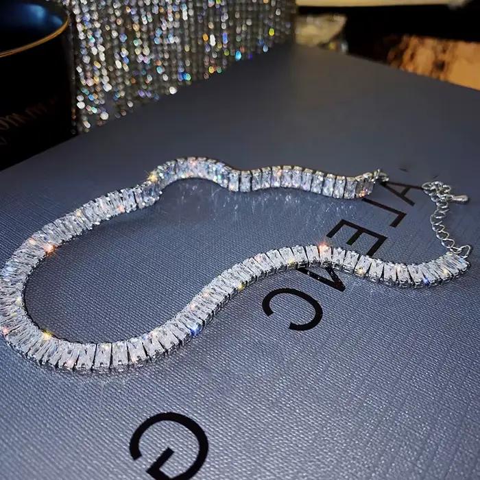 Collier en acier inoxydable or jaune clair avec zircon pour femme style classique tracker d'humeur bijoux élégants pour occasions spéciales