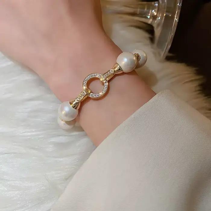 Nouveauté 2026 – Bracelet élégant en zircon et perles, style rétro et luxueux, pour femme – Bijou tendance en cristal, idéal pour les fêtes et cadeaux