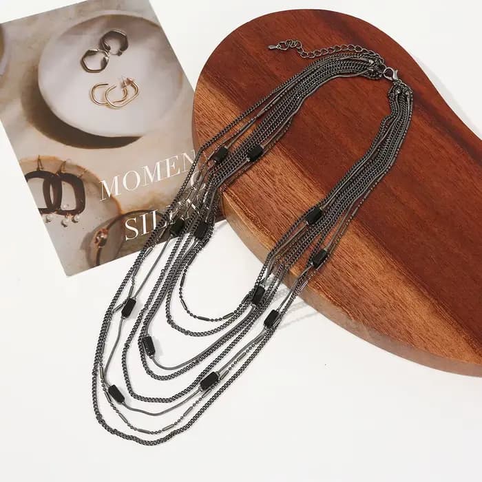 Collier chaîne de perles multicouche à la mode