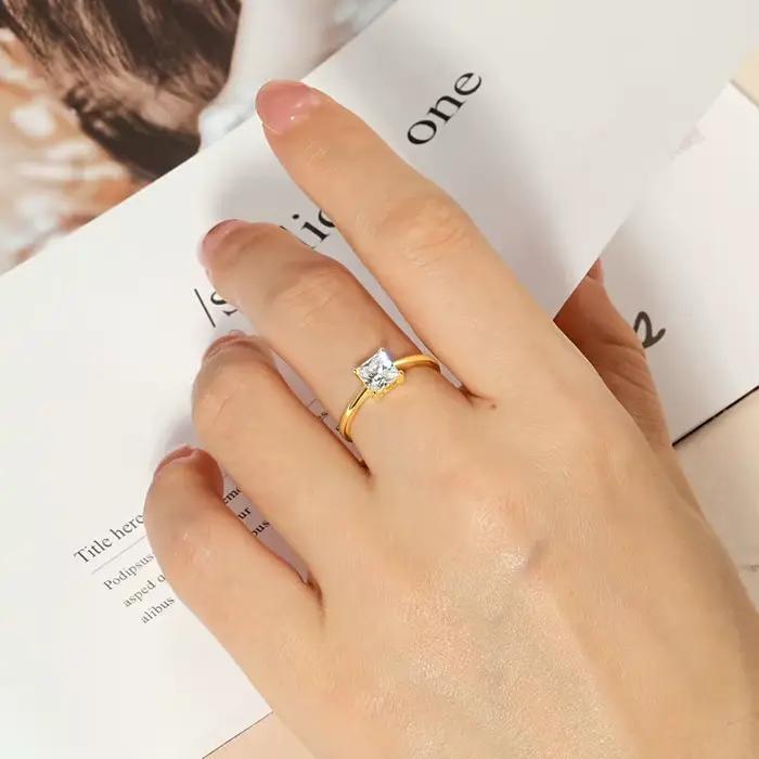 Rrjzz 14K plaqué or carré Solitaire anneaux princesse coupe CZ simulé diamant bague pour les femmes anniversaire bijoux fins cadeaux