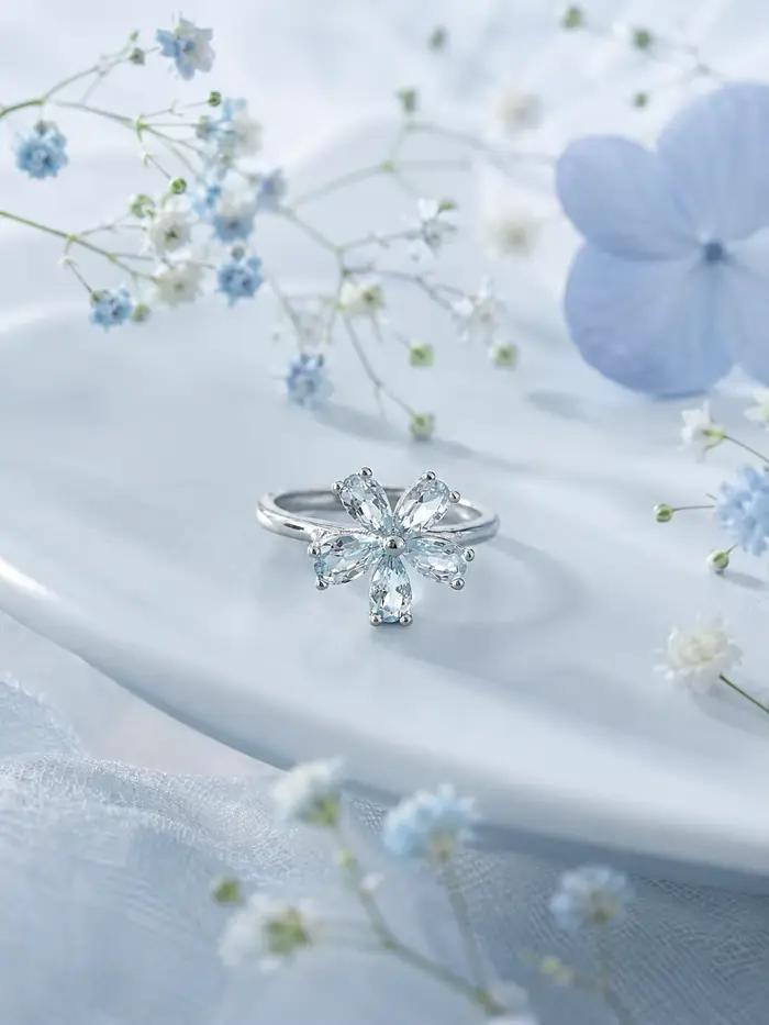 Bague Fleur Topaze Bleue Ciel ITSMOS, Pierre Précieuse Taille Marquise, Grappe Florale Empilable, Bijou Élégant Pastel d'Été pour Femme