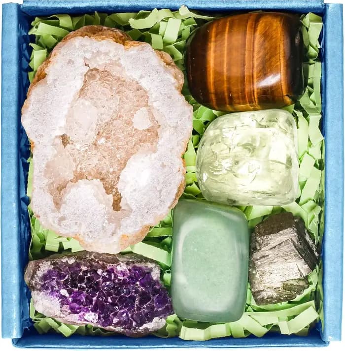Ensemble de cristaux et pierres de guérison pour la conformité et la prospérité