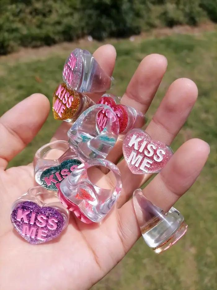 FishSheep – bagues coréennes transparentes en acrylique à paillettes pour femmes, bijoux de fête en résine transparente colorée avec lettres en forme de cœur