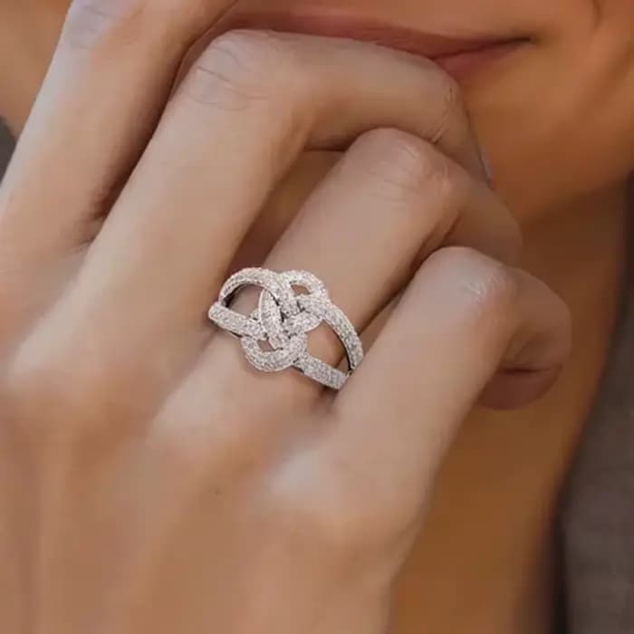Bague torsadée haut de gamme pour femmes, bijoux de luxe en zircone entrelacée, bague minimaliste en argent 925, cadeau délicat pour son anniversaire