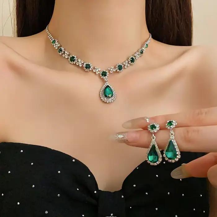 Ensemble de boucles d'oreilles et colliers en strass incrustés de goutte d'eau, pendentif léger de luxe à la mode, ensembles de bijoux de mariée pour femmes