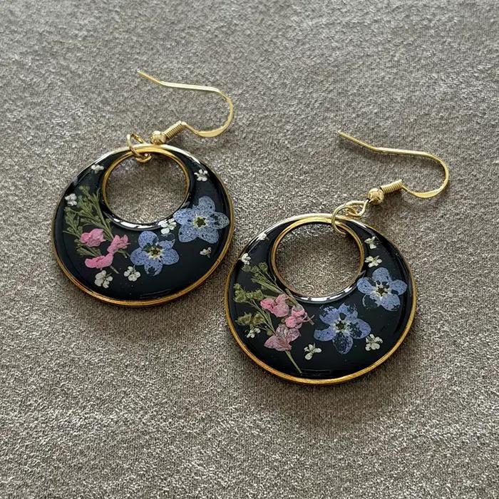Boucles d'oreilles élégantes en résine époxy avec fleurs naturelles séchées, faites à la main, géométriques, en fleurs pressées, vente en gros, personnalisables