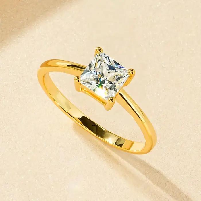 Rrjzz 14K plaqué or carré Solitaire anneaux princesse coupe CZ simulé diamant bague pour les femmes anniversaire bijoux fins cadeaux