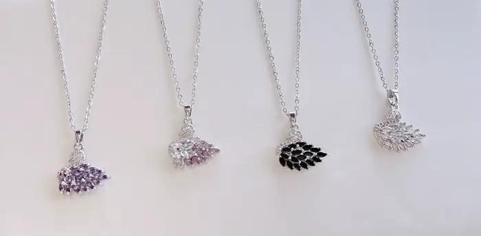 Collier pendentif cygne en cuivre incrusté de zircon, un cadeau de vacances doux et romantique pour les femmes