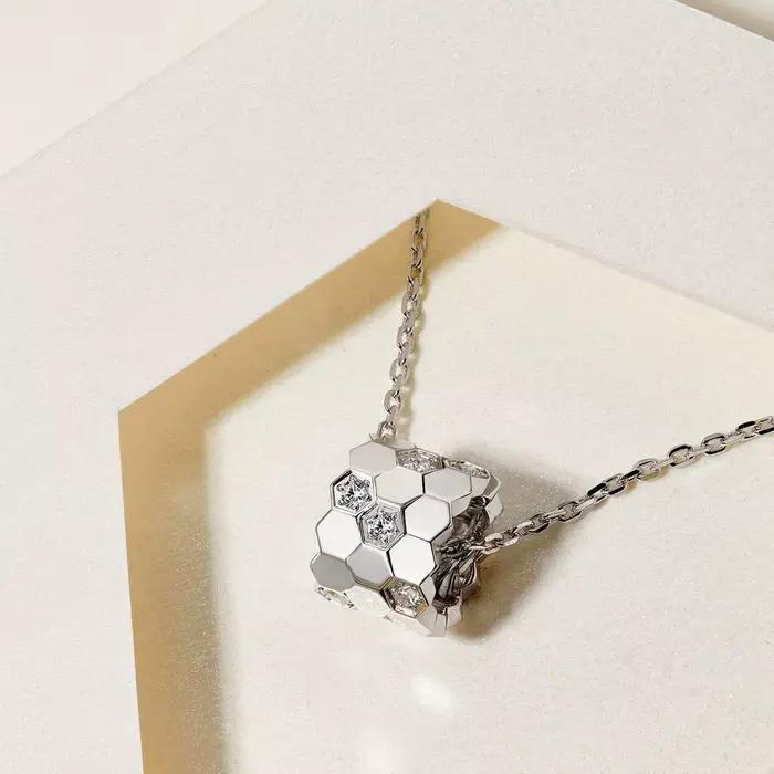 S 925 argent sterling diamant clouté or 18 carats premium CNC série nid d'abeille charmant collier pour femme. Abeille mon amour