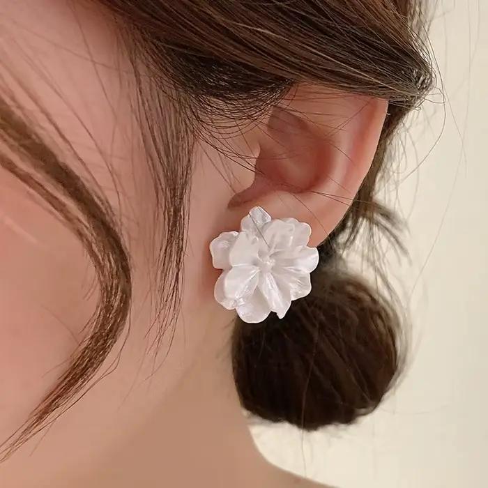 Grande fleur de camélia blanche, boucle d'oreille Simple et exagérée en résine, bijoux d'oreille pour mariage, meilleur ami, cadeau de noël