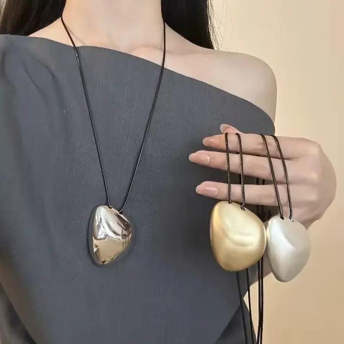 Collier pendentif irrégulier en métal mat pour femmes et filles, longue chaîne minimaliste, chaîne de pull superposée, bijoux à la mode