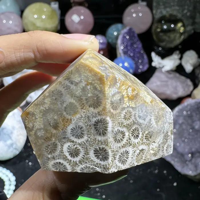 1 pièce de jade corail de haute qualité |   Forme libre avec motifs uniques, forme irrégulière, parfaite pour les bijoux et la décoration intérieure