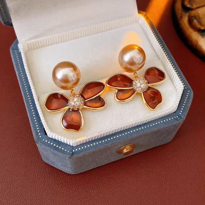 Boucles d'oreilles à clous en forme de fleur rétro pour femmes, plaqué or 18 carats, imitation perle, Zircon, goutte d'huile, bijoux d'oreille de fête, cadeau