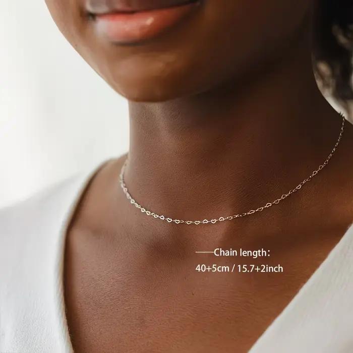 Collier en forme de cœur évidé simple et chic pour femme, chaîne élégante et douce pour la clavicule, ras-de-cou romantique, cadeau pour la Saint-Valentin