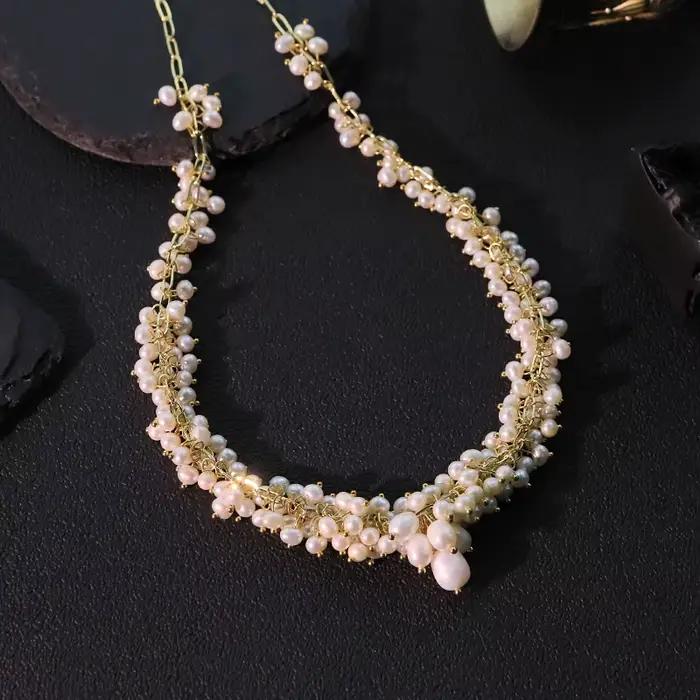 Collier de perles d'eau douce naturelles plaqué or 18 carats bijou pour femmes élégant et sophistiqué pour les soirées et occasions spéciales