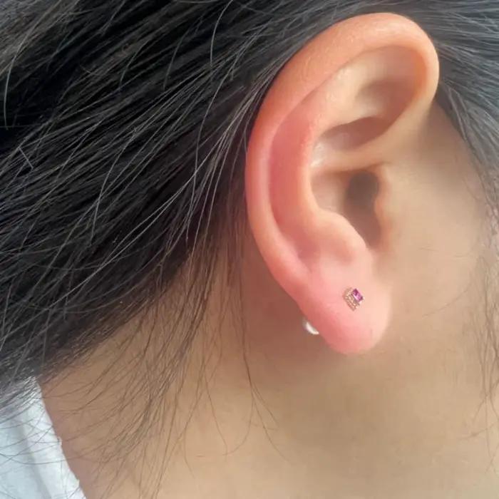 Boucles d'oreilles en argent Sterling S925 plaqué or 18 carats, Mini boucles d'oreilles carrées en Zircon rouge pour femmes avec bouchons de perles portant des boucles d'oreilles