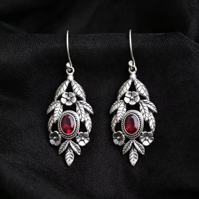 Boucles d'oreilles pendantes en forme de feuille argentée, style gothique vintage, avec zircone synthétique rouge, élégantes et délicates, pour femme, idéales pour les banquets et les célébrations, ca