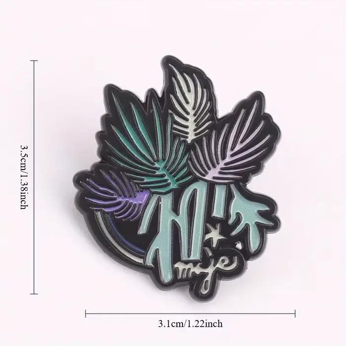Broche en émail Botanical Reverie – Motif de feuilles dégradées avec typographie 'LEGACY OF GREEN', bijoux inspirés de la nature pour l'Eco-conscient