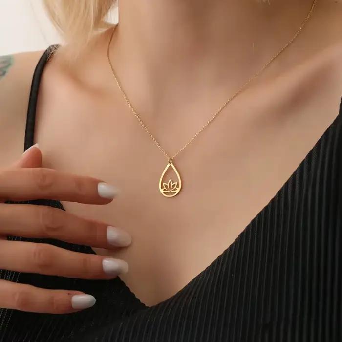 Collier pendentif goutte d'eau en forme de fleur de Lotus, délicat, en acier inoxydable plaqué or, bijoux de méditation et de Yoga