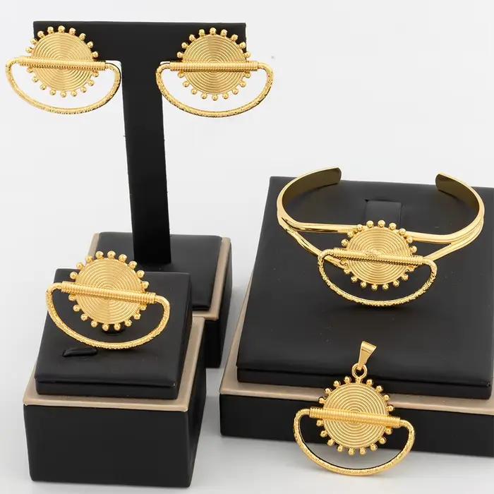 Ensemble de bijoux géométriques, pendentif de forme ronde, boucles d'oreilles plaquées or de dubaï, bracelets de manchette en cuivre, anneau réglable, accessoires de bijouterie, 4 pièces