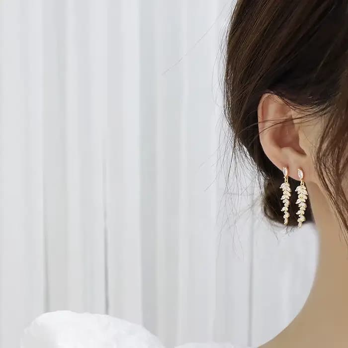 Boucles d'oreilles à breloques en feuilles d'or véritable 18 carats pour femmes