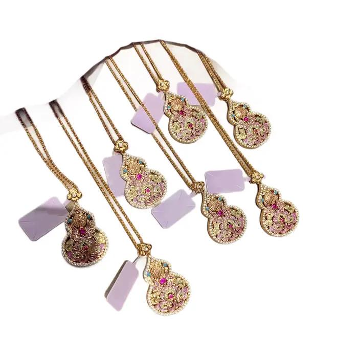 Collier en émail pour femme - élégant et luxueux, chaîne de collier vintage avec un aspect haut de gamme et un pendentif peint coloré