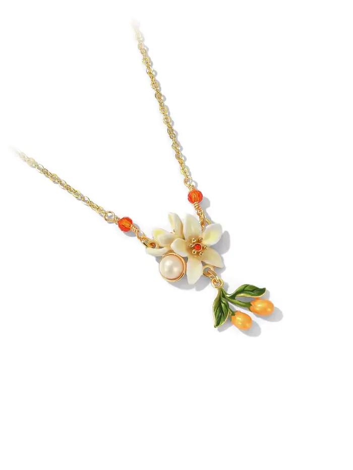 Collier Fleur Émaillée Exquise 'Juicy Grape' pour Femme, Pendentif Kumquat Plaqué Or 18K, Design Ori