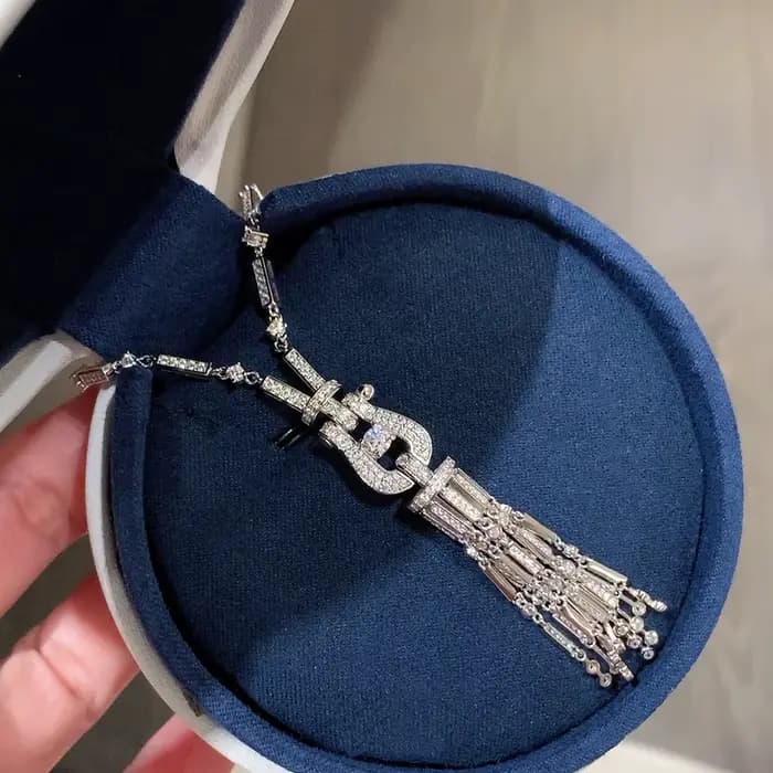 Collier ou boucles d'oreilles pendantes géométriques à longues pampilles en diamant à haute teneur en carbone