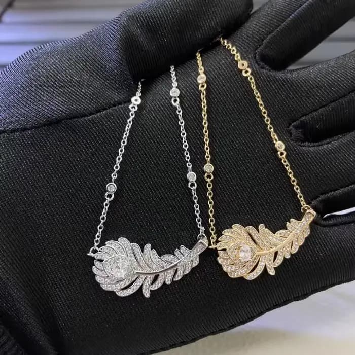 Collier avec pendentif plume entièrement serti de diamants plaqué or 18 carats pour femme