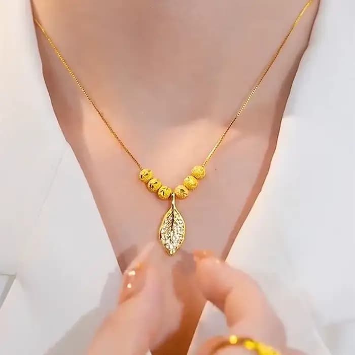 Nouveau collier pour femme couleur or 18 carats avec pendentif feuille micro-pavé en zircon