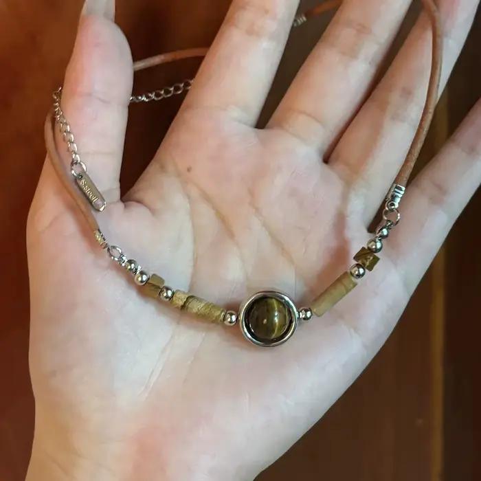 Collier de perles en pierre d'oeil de tigre, Design Punk Simple, mode haut de gamme, chaîne de clavicule courte, collier en cuir rétro pour hommes et femmes