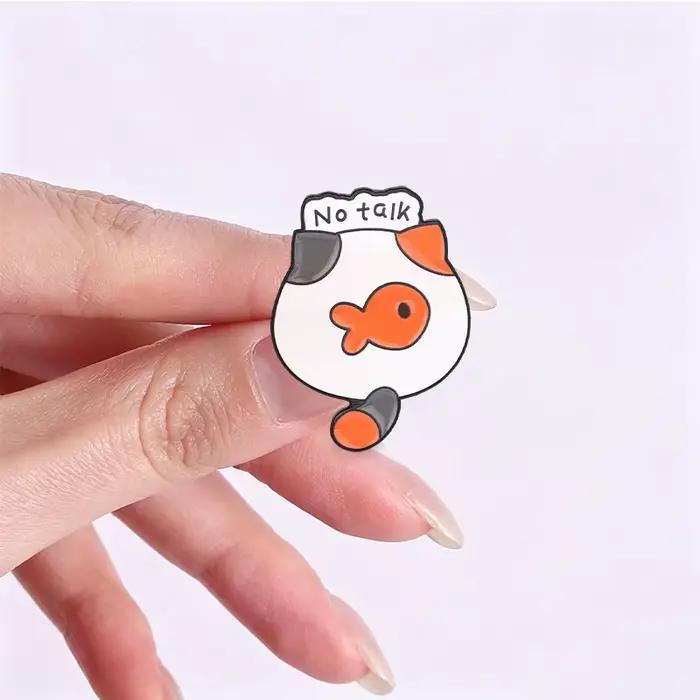 Broches en émail Chonky Cats, broches chaton paresseux Kawaii, badge de revers 'Born to Nyan Forced To Work', bijoux, cadeau pour enfants et amis