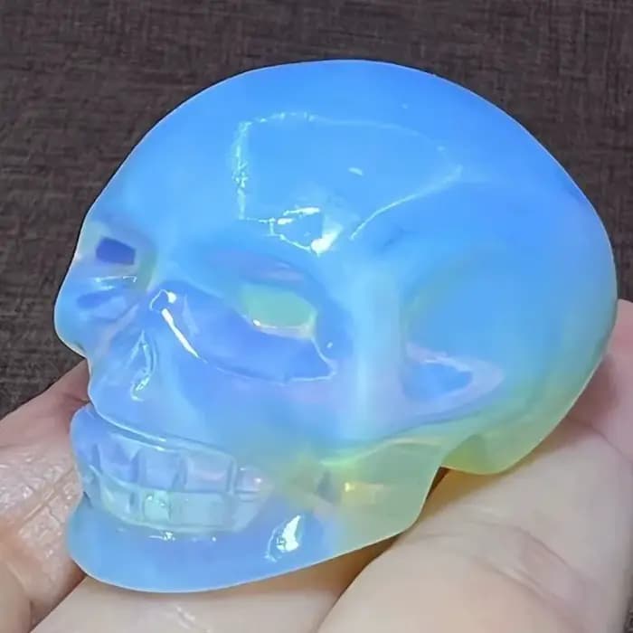 Crâne en cristal - Crâne en opale naturelle, statue de cristal de guérison, décoration minérale pour la maison, cadeau exquis d'Halloween pour la sorcellerie, décoration intérieure