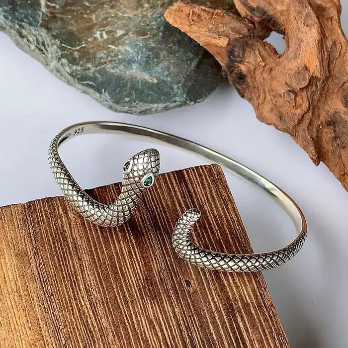 Nouveaux bracelets serpentins à la mode en argent sterling 925, bijoux personnalisés, bracelets ouvrants en forme de serpent à yeux verts TYB645