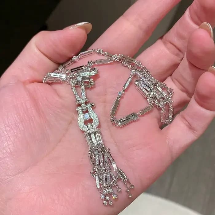Collier ou boucles d'oreilles pendantes géométriques à longues pampilles en diamant à haute teneur en carbone