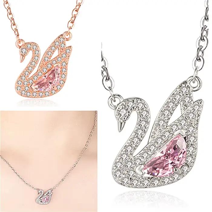Collier ras-du-cou élégant et tendance en forme de cygne, style coréen, avec pendentif demi-lune en diamant rose et fermoir cygne entièrement serti de diamants